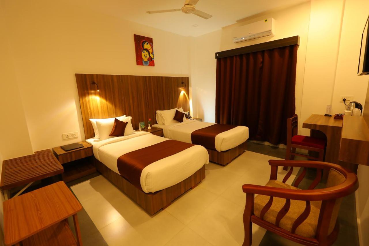 Hotel La Serene Mattannur Mattanur Buitenkant foto